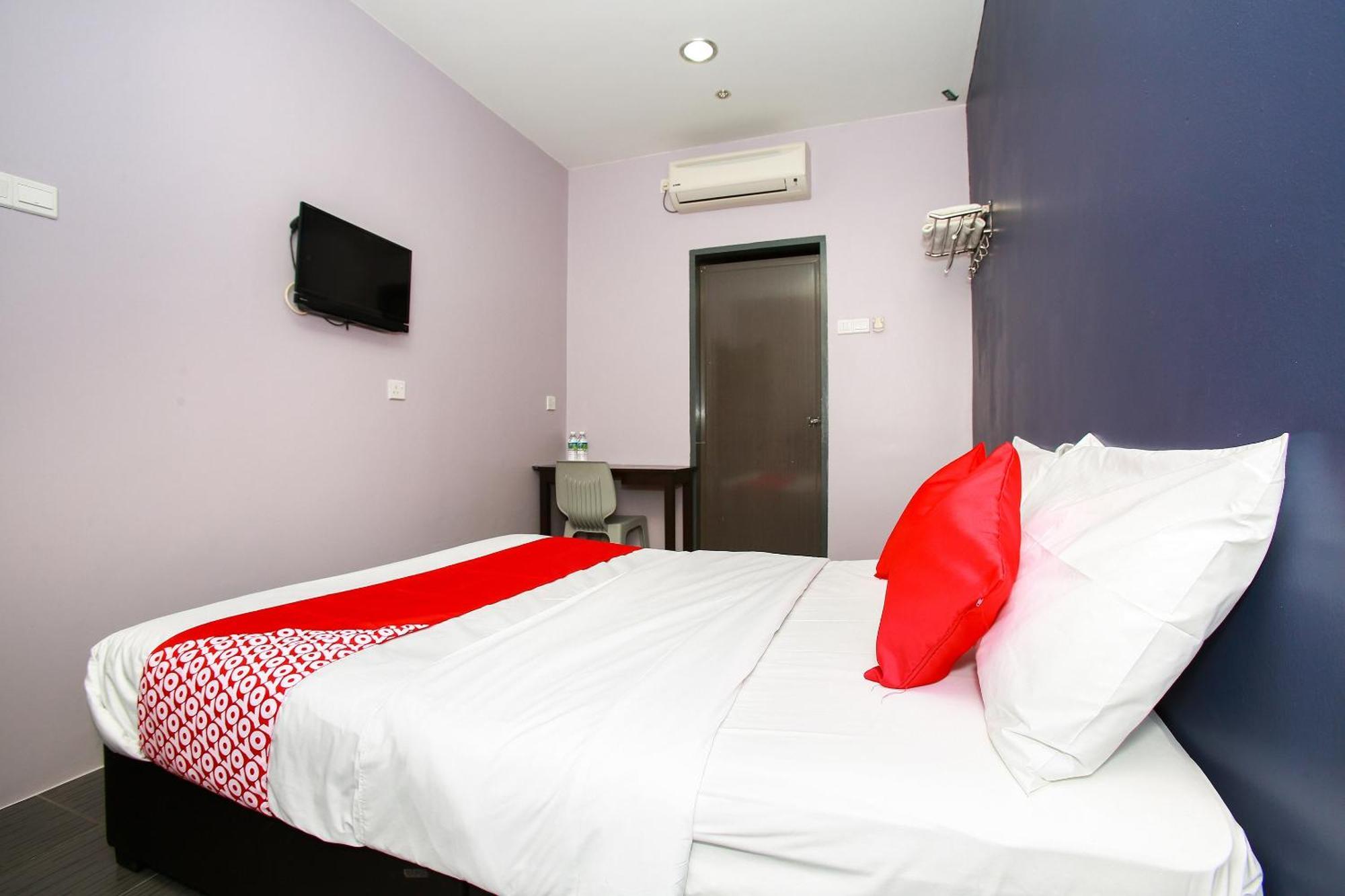 Oyo 89332 De Hotel Teluk Intan Exterior photo
