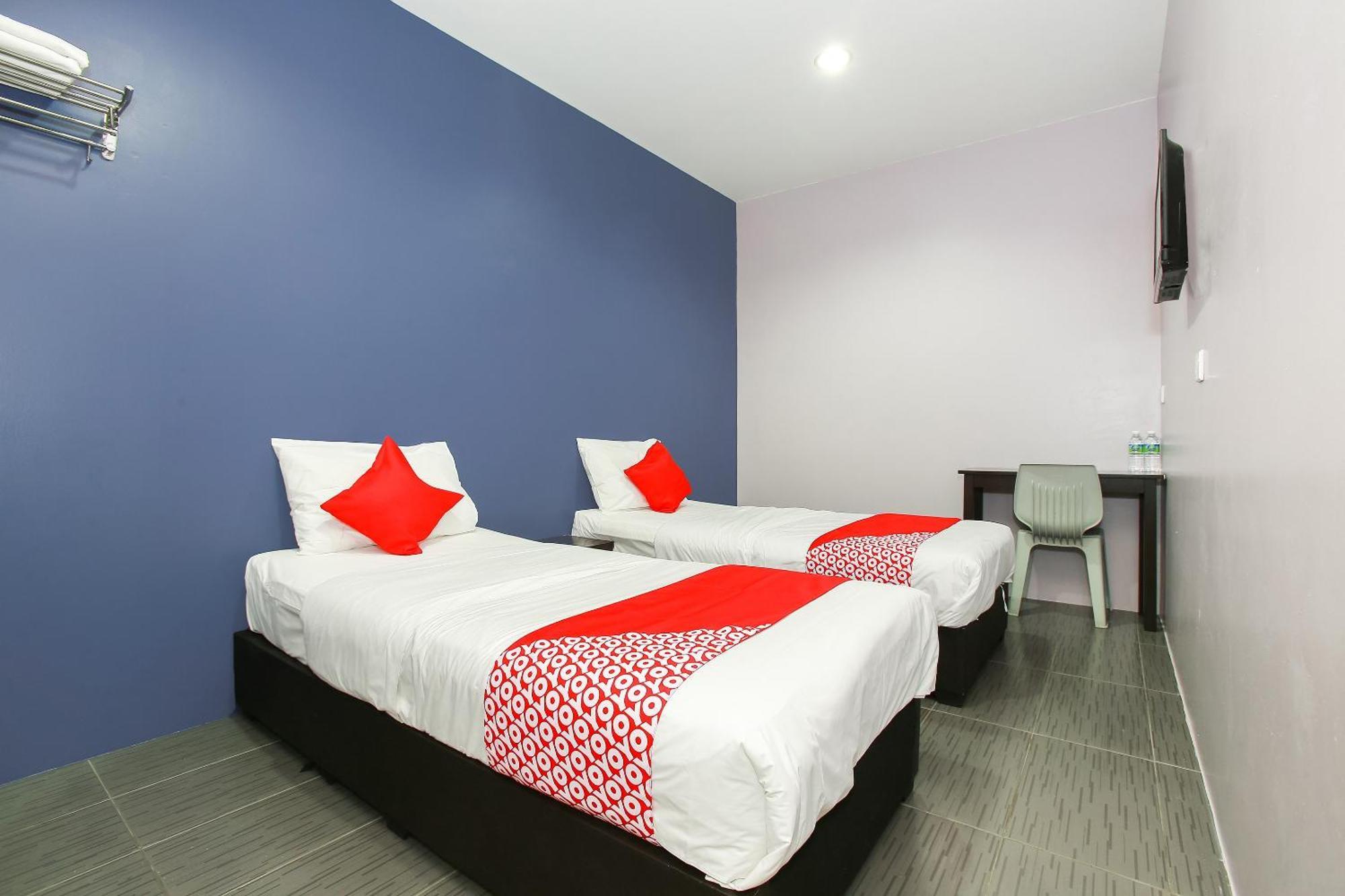 Oyo 89332 De Hotel Teluk Intan Exterior photo