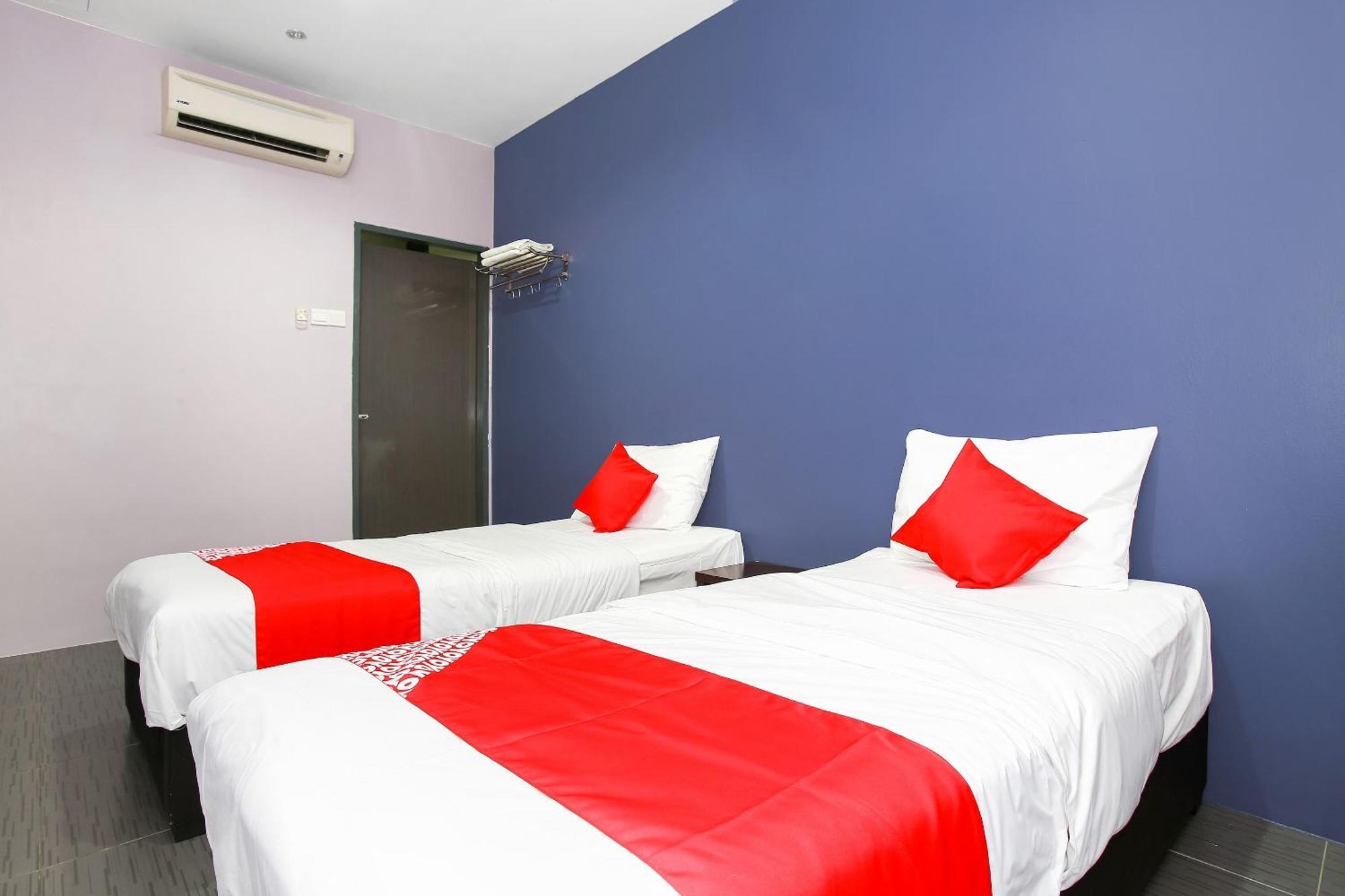 Oyo 89332 De Hotel Teluk Intan Exterior photo